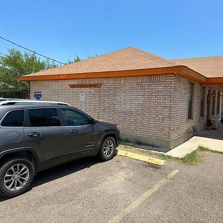 Chic & Cozy 2 Bedroom - 1 Bathroom - Rated Best Eagle Pass Exteriör bild