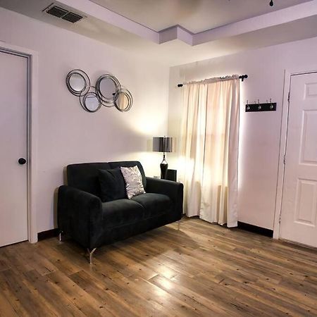 Chic & Cozy 2 Bedroom - 1 Bathroom - Rated Best Eagle Pass Exteriör bild