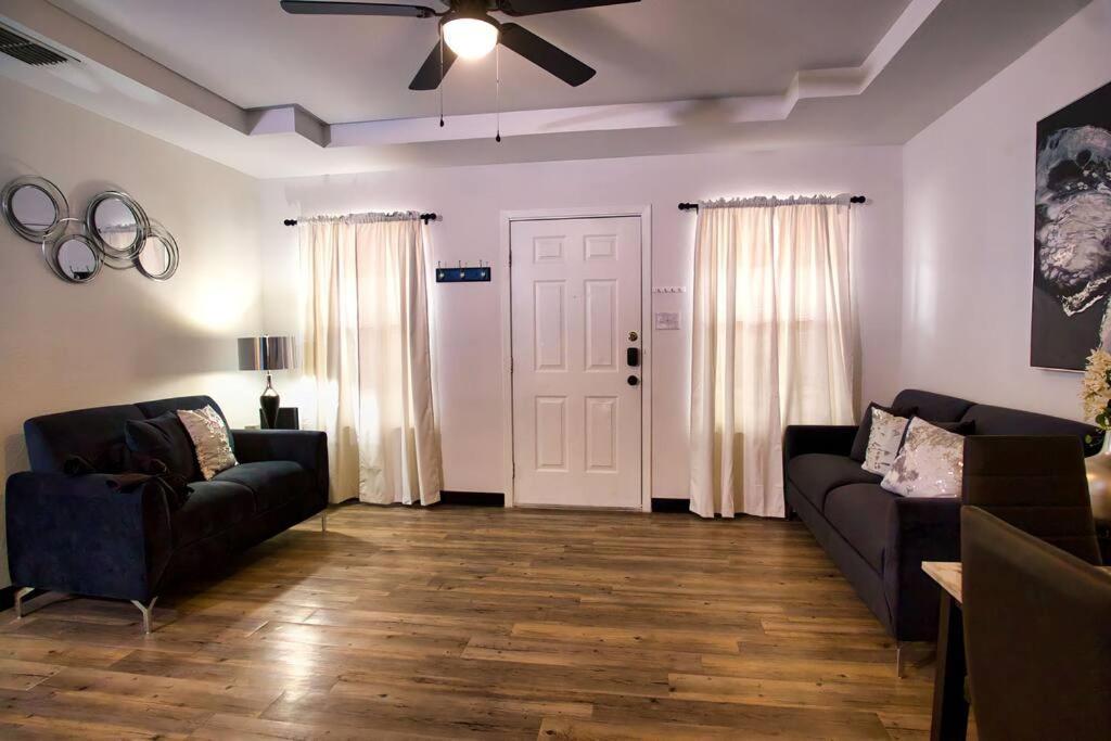 Chic & Cozy 2 Bedroom - 1 Bathroom - Rated Best Eagle Pass Exteriör bild