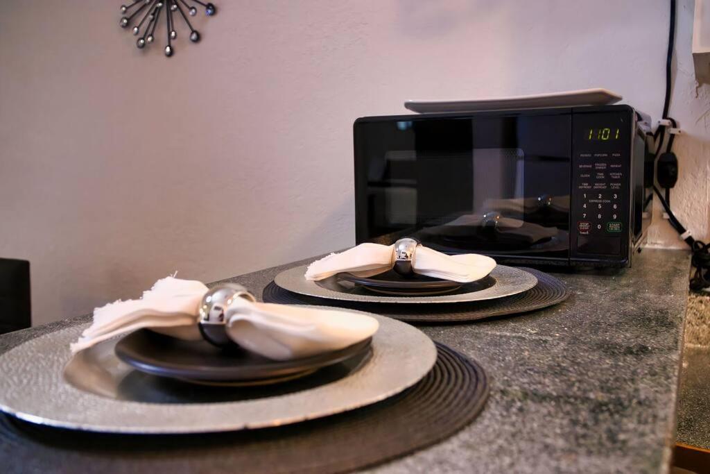 Chic & Cozy 2 Bedroom - 1 Bathroom - Rated Best Eagle Pass Exteriör bild