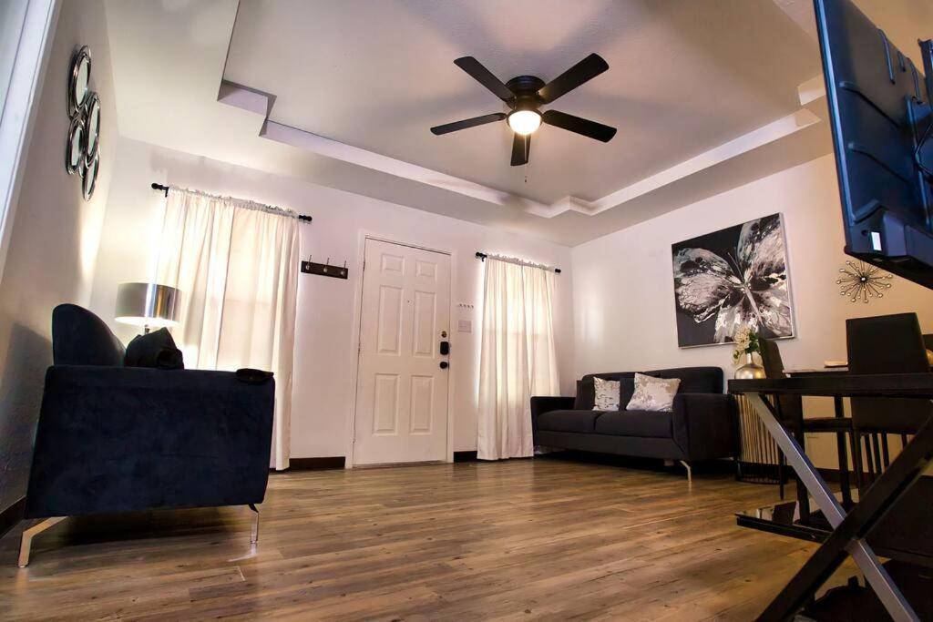 Chic & Cozy 2 Bedroom - 1 Bathroom - Rated Best Eagle Pass Exteriör bild