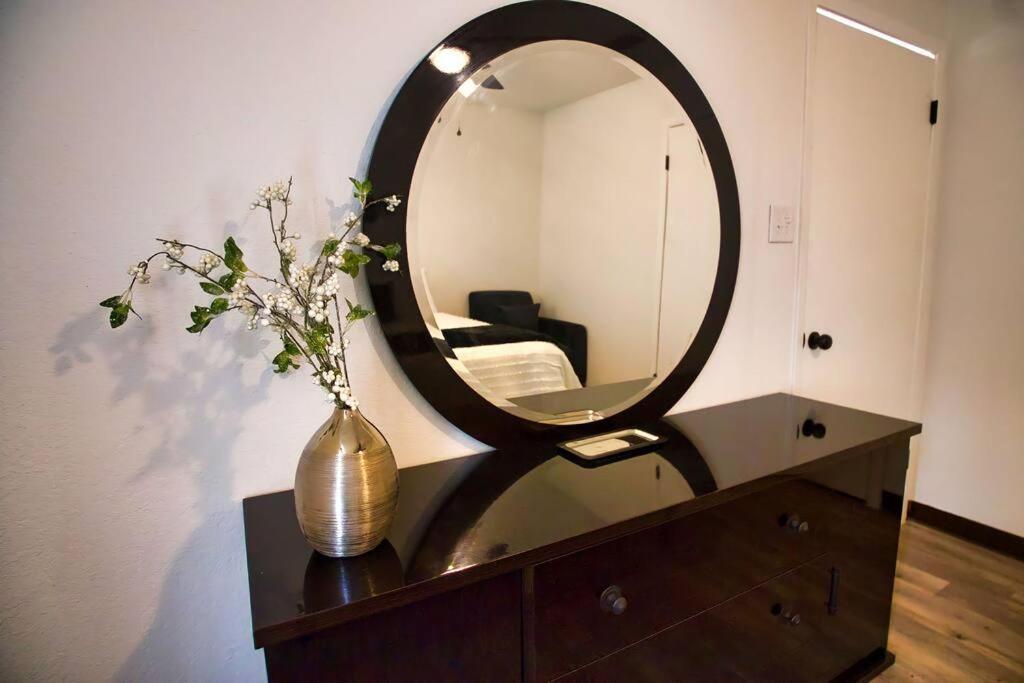 Chic & Cozy 2 Bedroom - 1 Bathroom - Rated Best Eagle Pass Exteriör bild