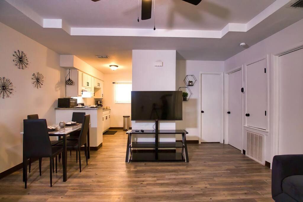 Chic & Cozy 2 Bedroom - 1 Bathroom - Rated Best Eagle Pass Exteriör bild
