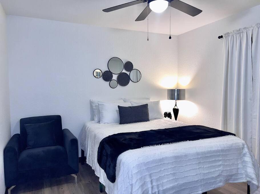 Chic & Cozy 2 Bedroom - 1 Bathroom - Rated Best Eagle Pass Exteriör bild