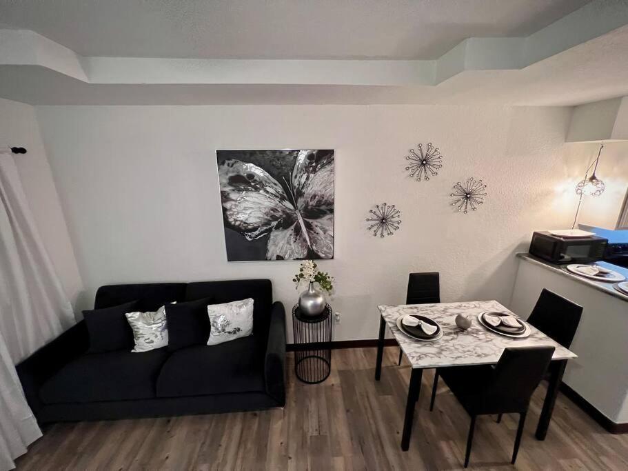 Chic & Cozy 2 Bedroom - 1 Bathroom - Rated Best Eagle Pass Exteriör bild