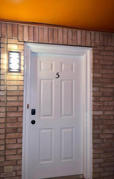Chic & Cozy 2 Bedroom - 1 Bathroom - Rated Best Eagle Pass Exteriör bild