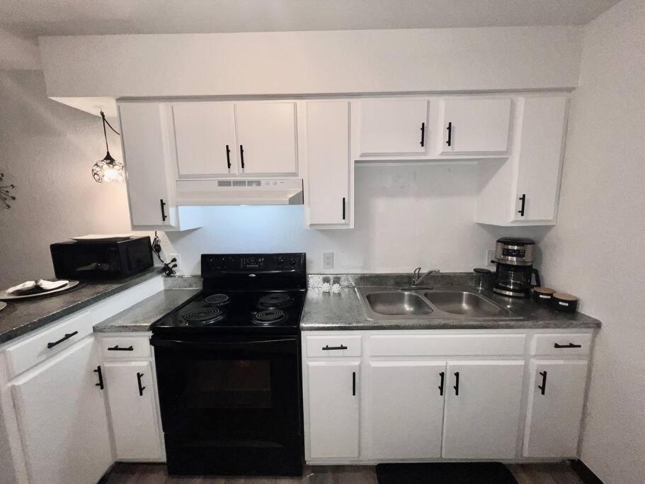 Chic & Cozy 2 Bedroom - 1 Bathroom - Rated Best Eagle Pass Exteriör bild
