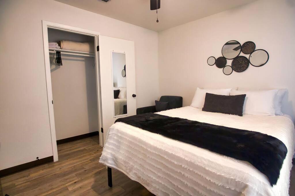 Chic & Cozy 2 Bedroom - 1 Bathroom - Rated Best Eagle Pass Exteriör bild