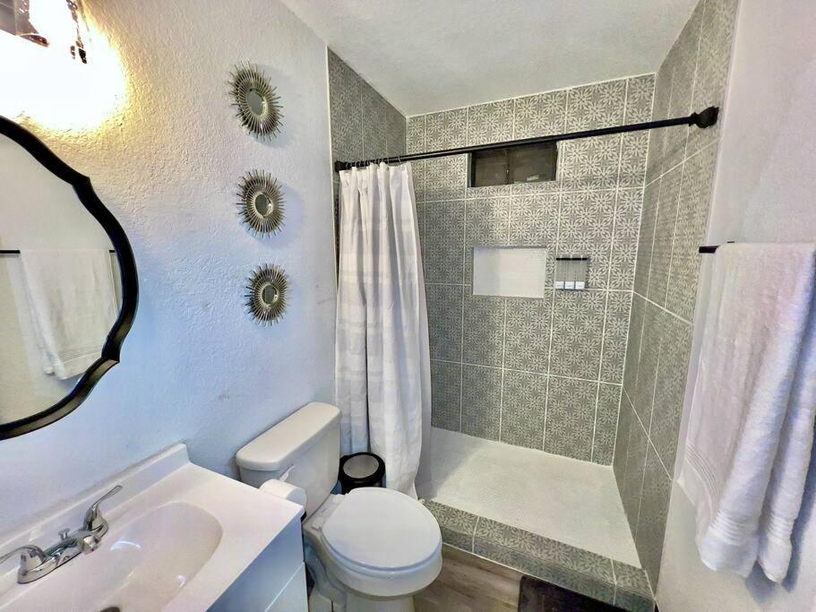 Chic & Cozy 2 Bedroom - 1 Bathroom - Rated Best Eagle Pass Exteriör bild
