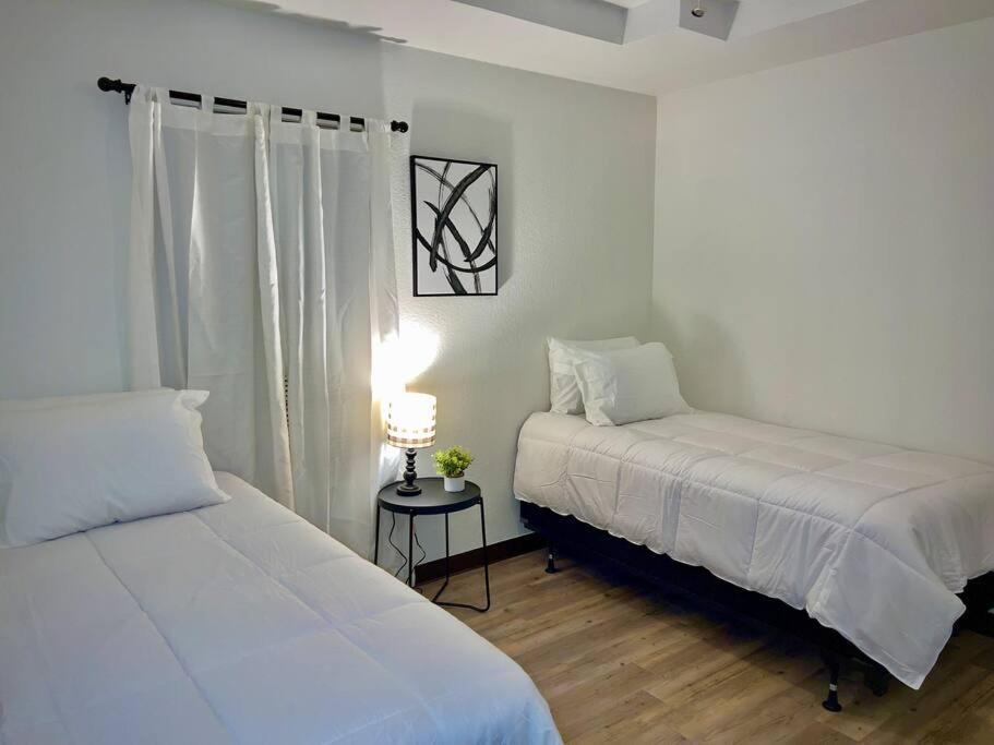 Chic & Cozy 2 Bedroom - 1 Bathroom - Rated Best Eagle Pass Exteriör bild