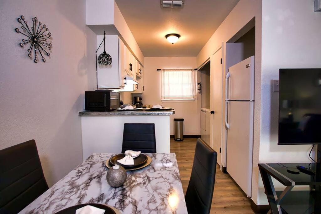 Chic & Cozy 2 Bedroom - 1 Bathroom - Rated Best Eagle Pass Exteriör bild